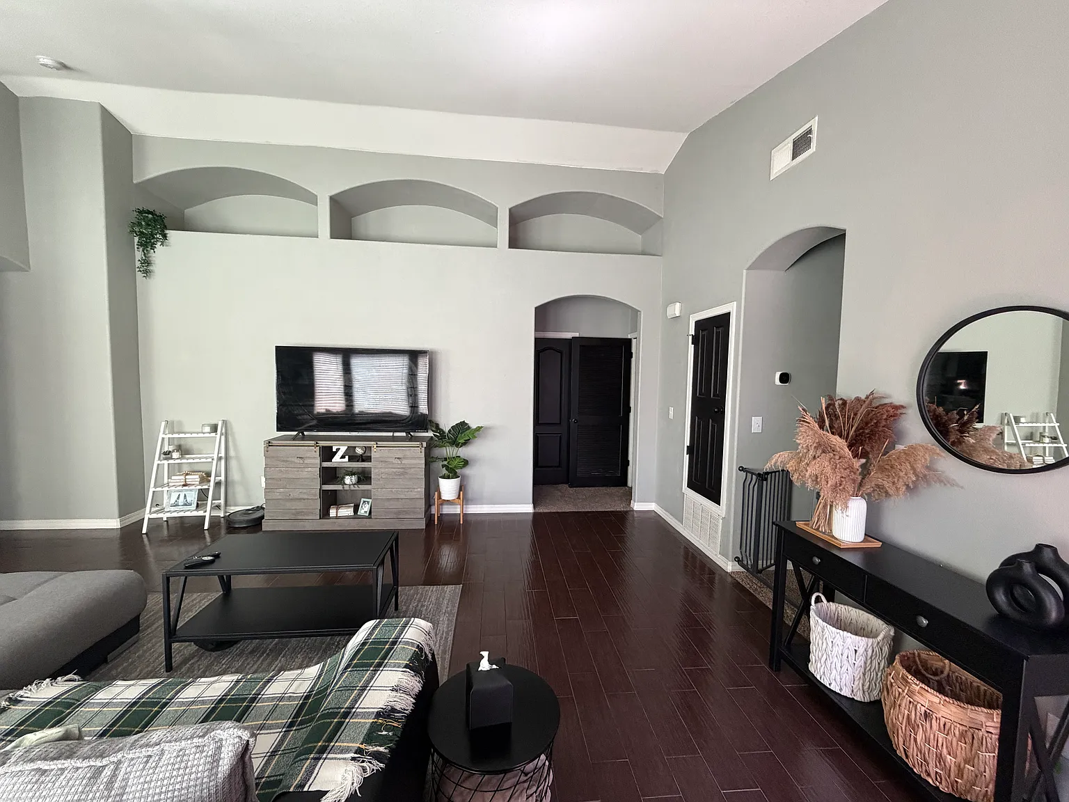 4 bed, 1575 sqft, $1,900 — Photo 2