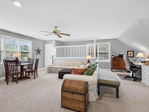 4th image of 3024 Whitehart Ln