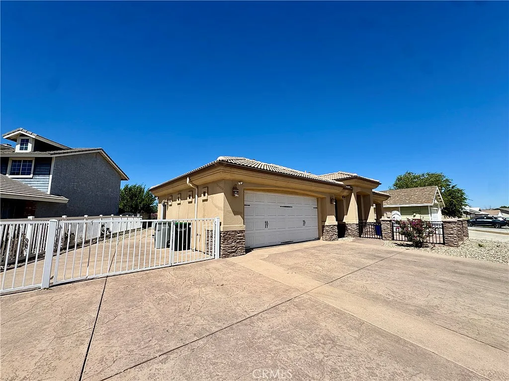 3 bed, 1866 sqft, $3,000 — Photo 2