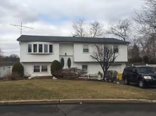 37 Morton St, Garnerville, NY 10923