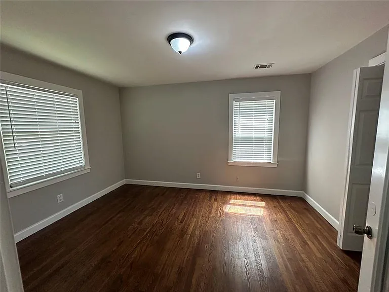 2397 Sandy Plains Rd — Photo 10