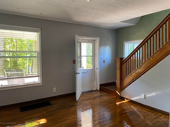 4th image of 618 Forest St