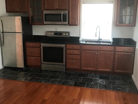 3rd image of 975 W Ocean Ave