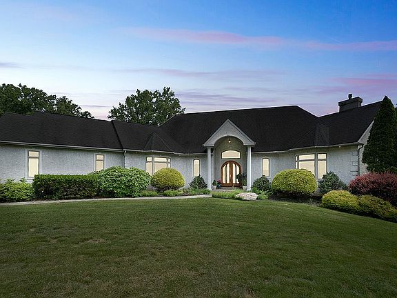 2nd image of 200 Vernet Dr
