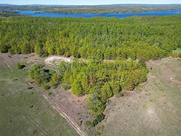 4th image of 2449 Erickson Rd