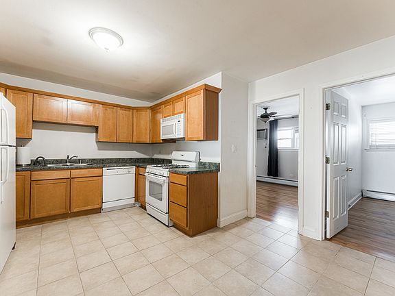 5th image of 1113 Holiday Ln APT 19