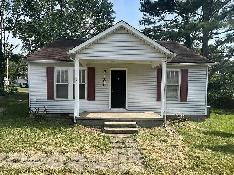 300 Raven St — Photo 1