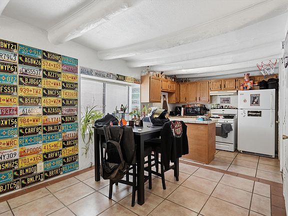 5th image of 325 San Andres Ave NW