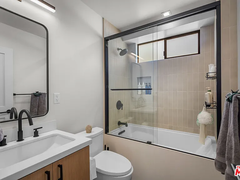 838 N Mansfield Ave #201 — Photo 25