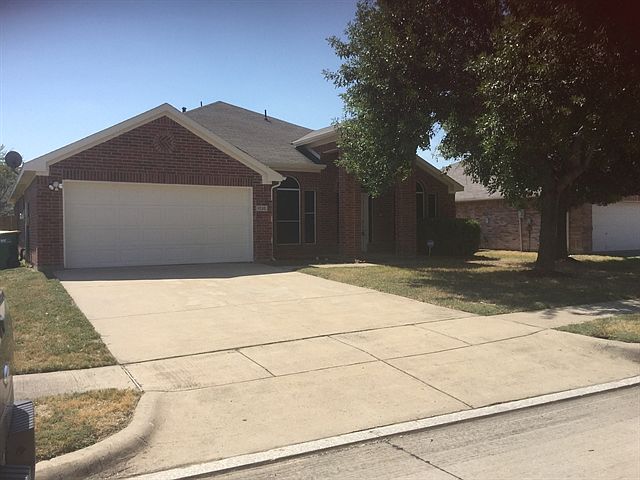 1st image of 1020 Magnolia Ln