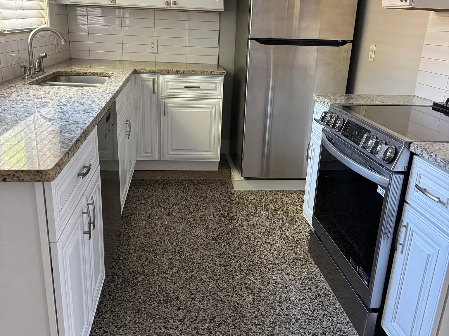 2517 W Palm Dr — Photo 4