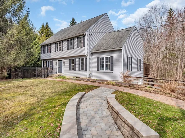 35 Liberty St, Acton, MA 01720