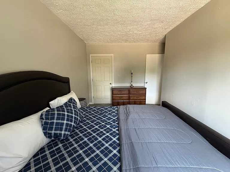 2nd Bedroom with a queen size bed