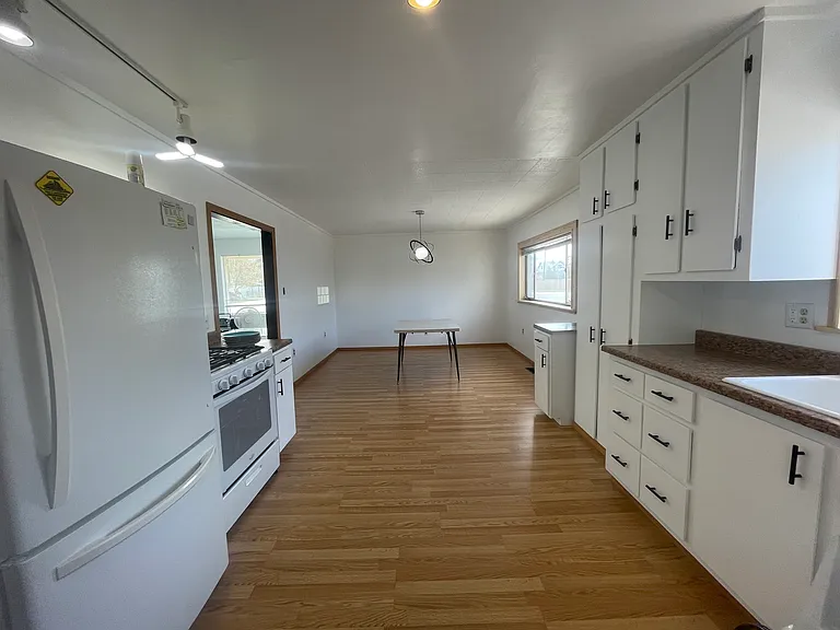 450 Amoretti St — Photo 6