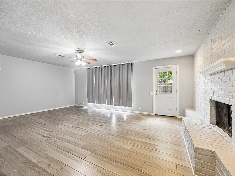 2110 Gray Falls Dr — Photo 5
