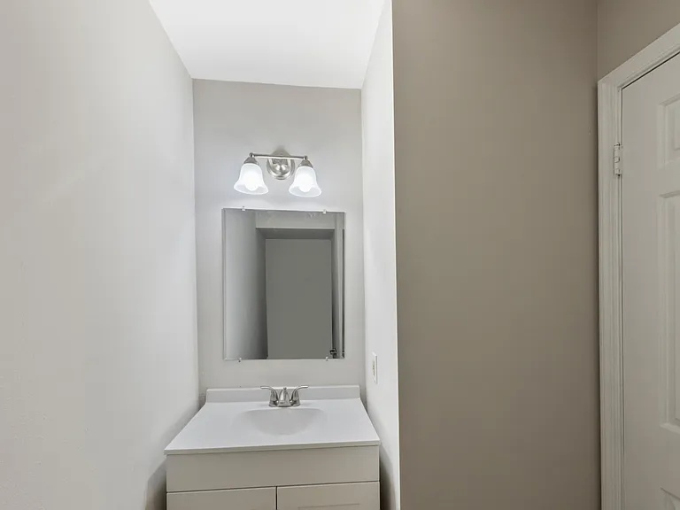 20 Rhodes Pl — Photo 25