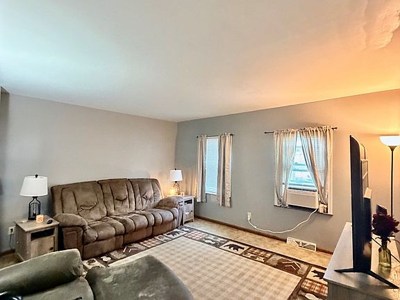 4th image of 206 N Pierce St