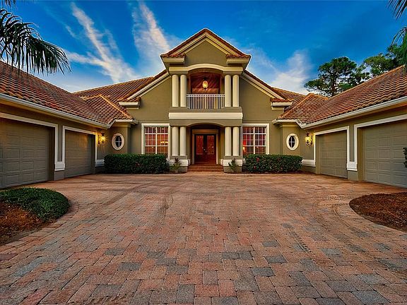2nd image of 854 MACEWEN DRIVE
