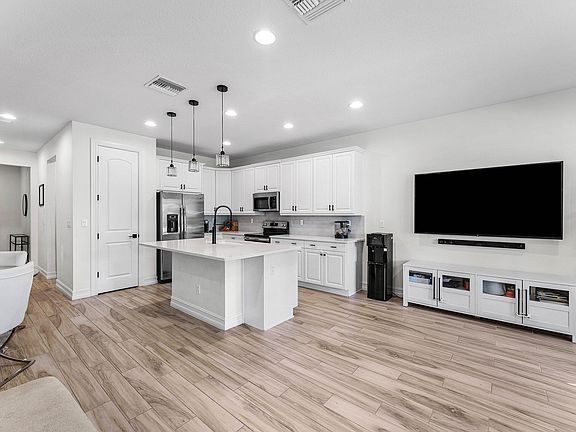 5th image of 10175 Akenside Drive