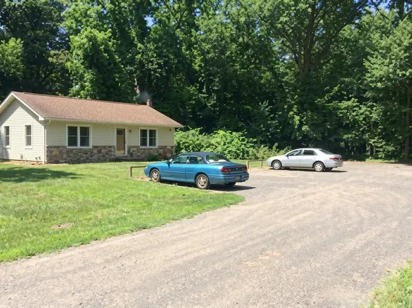 685 West St #3, Amherst, MA 01002