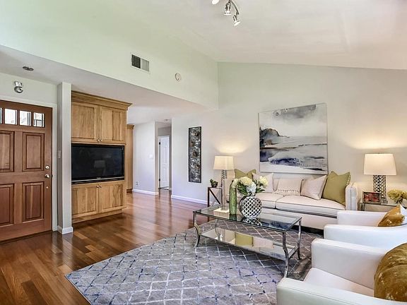 5th image of 6071 Elmbridge Dr
