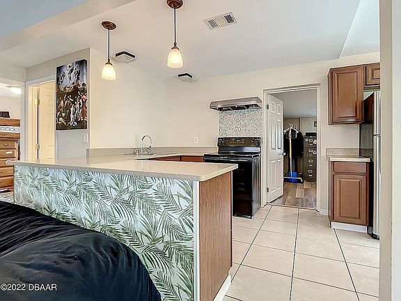 3rd image of 5225 Isabelle Ave