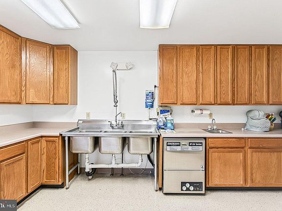 5th image of 204 Gambill Rd