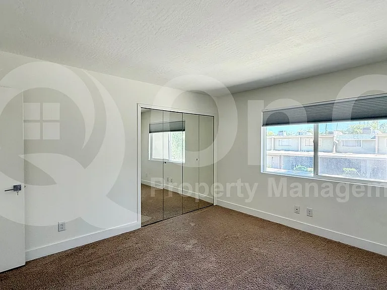 7618 N 19th Dr — Photo 2