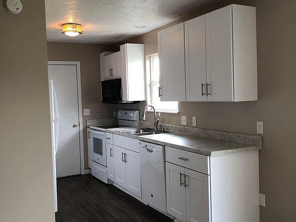 3rd image of 2108 Bridgewater Cir #B