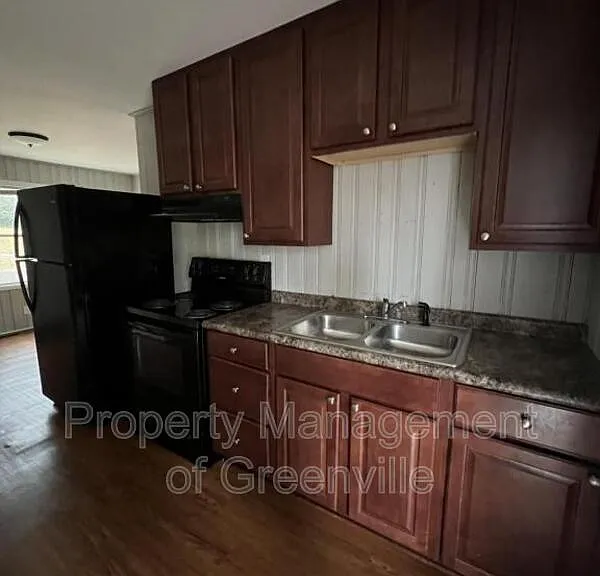 326 Loop St #F — Photo 3