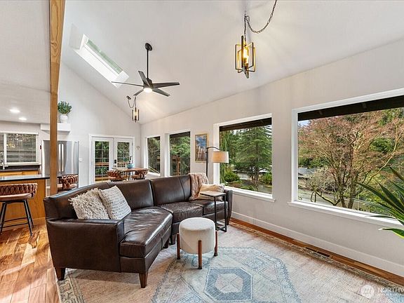 4th image of 23990 Vinland Terrace NW