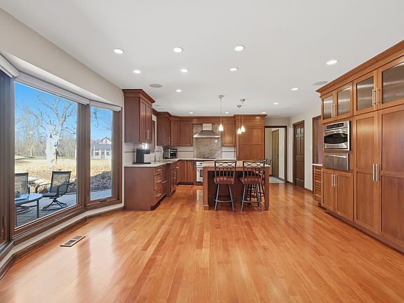 4th image of 9 Equestrian Way