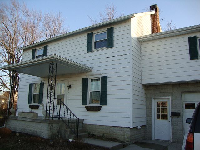 2nd image of 212 E Jefferson St