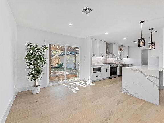 3rd image of 12315 Barryknoll Ln
