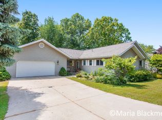 947 Southview Dr, Ionia, MI 48846