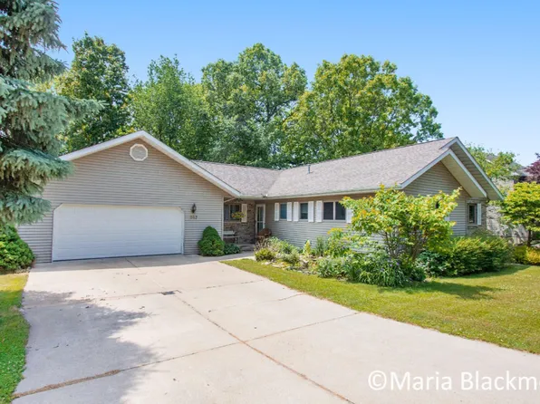947 Southview Dr, Ionia, MI 48846