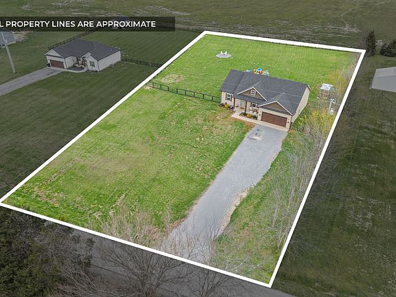 2nd image of 644 Stratton Rd