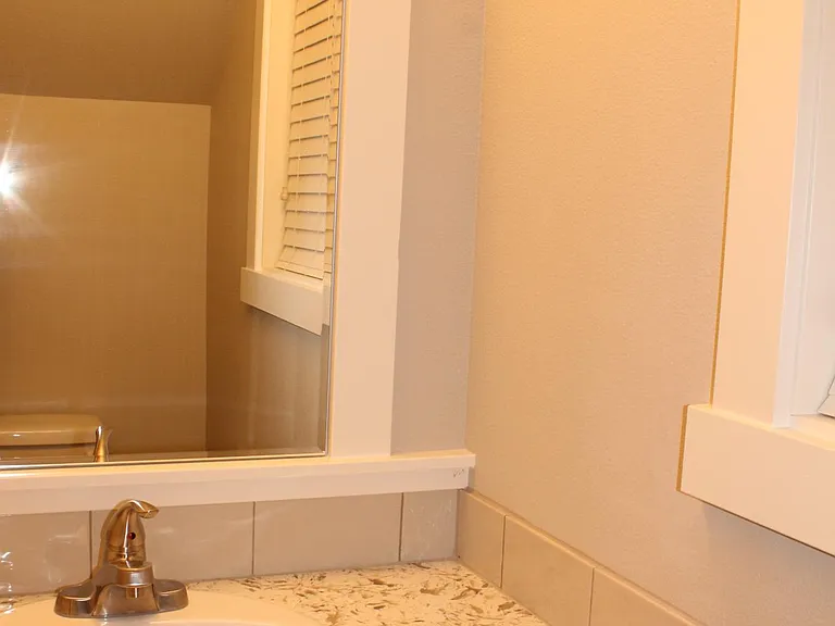 Main Floor 1/2 Bath