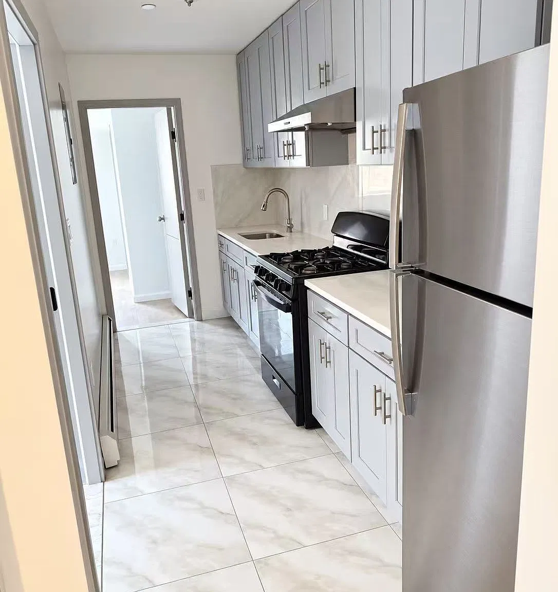 3 bed, 1100 sqft, $3,500 — Photo 2