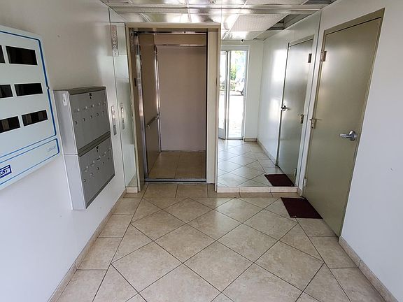 2nd image of 1952 Selby Ave #105