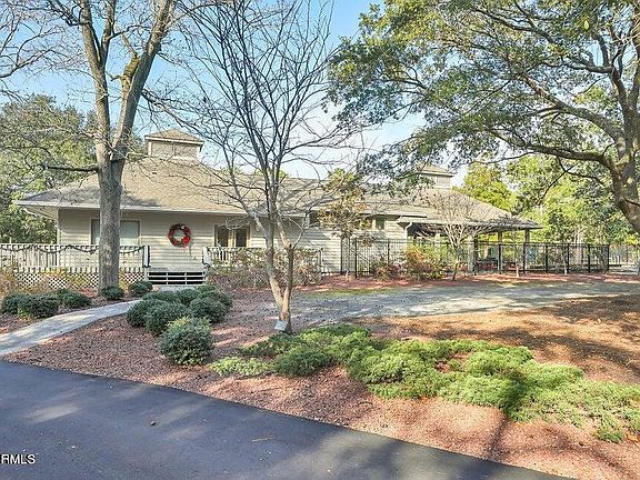 4th image of 800 Blue Gill Court SE