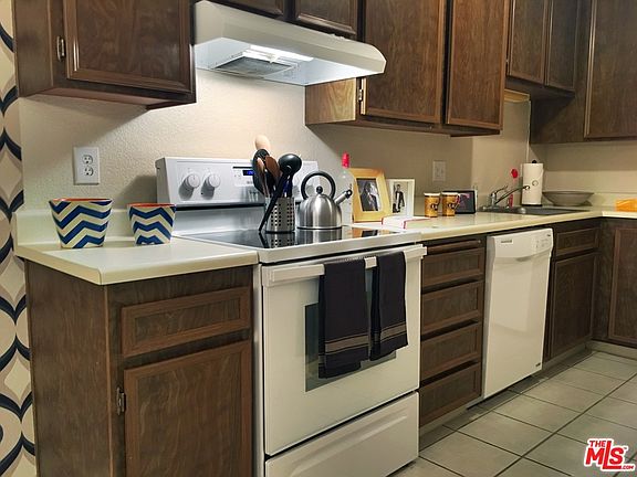5th image of 2810 N Arcadia Ct #117