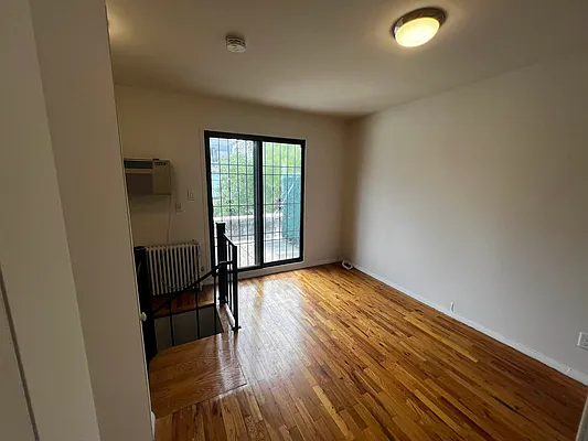 Rented by Salon Realty Corp | media 5
