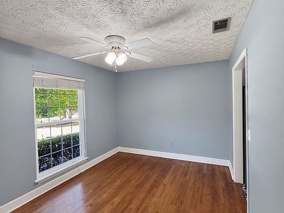 4th image of 454 Floyd Cir