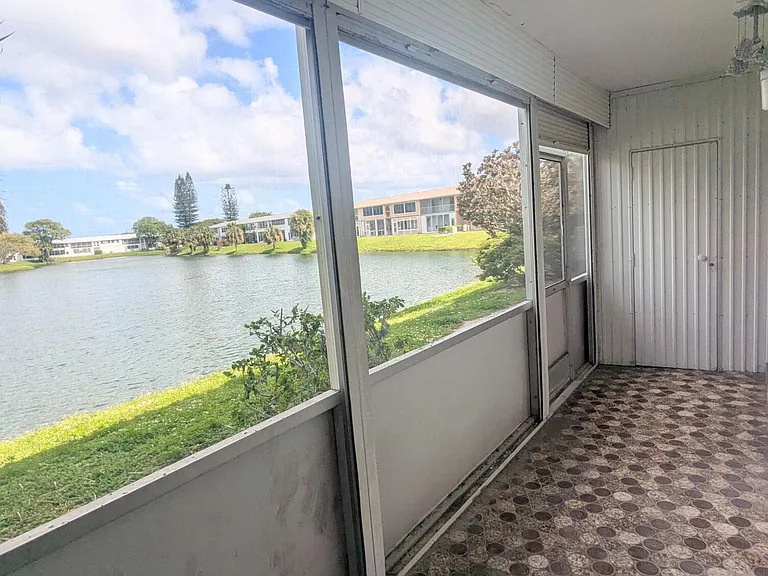 222 Somerset Dr #L — Photo 10