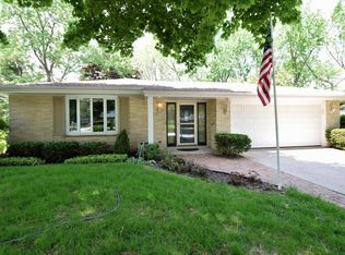 5870 Lakeview Dr, Greendale, WI 53129