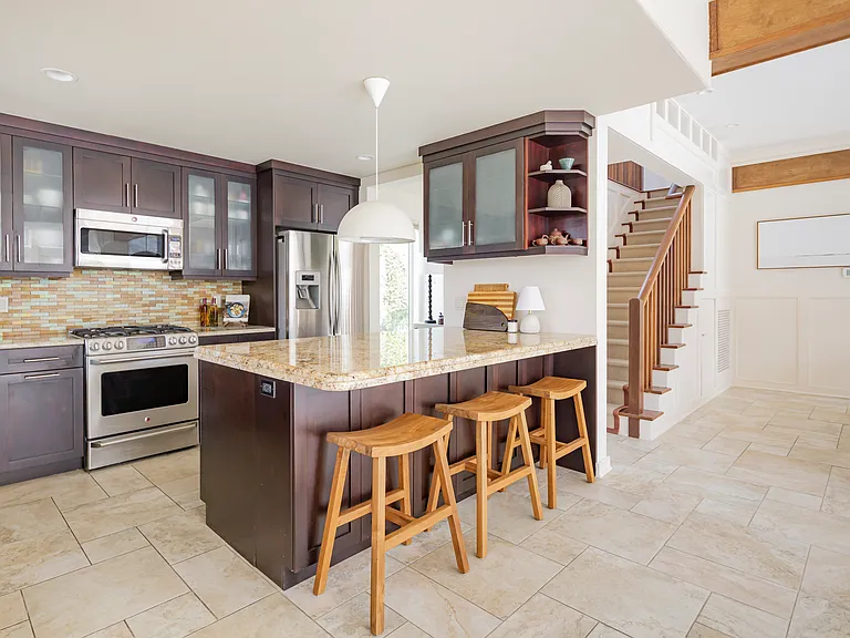 18 Spring Pond Ln — Photo 7