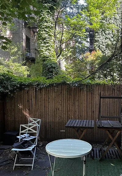 257 W 21st St #1W — Photo 17