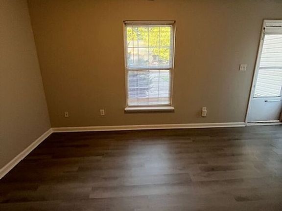 4th image of 114 Floyd Ct