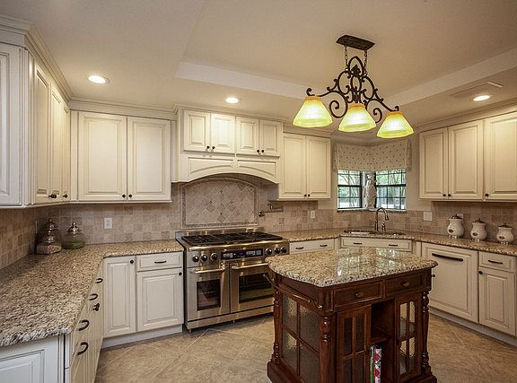 3rd image of 17415 Marianne Cir